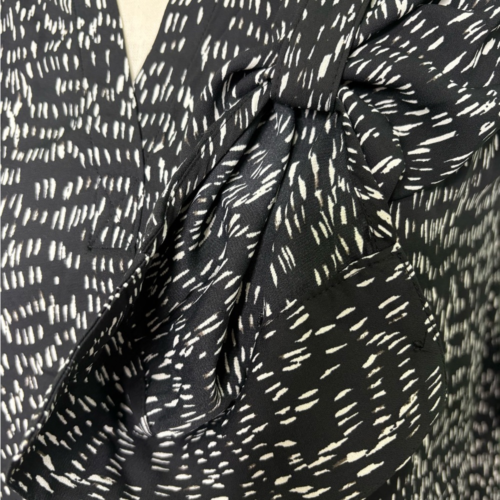 Simply Vera Vera Wang Black and White Printed Blouse - Picture 7 of 11